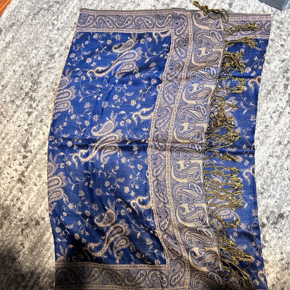 Pashmina scarf ~ never worn